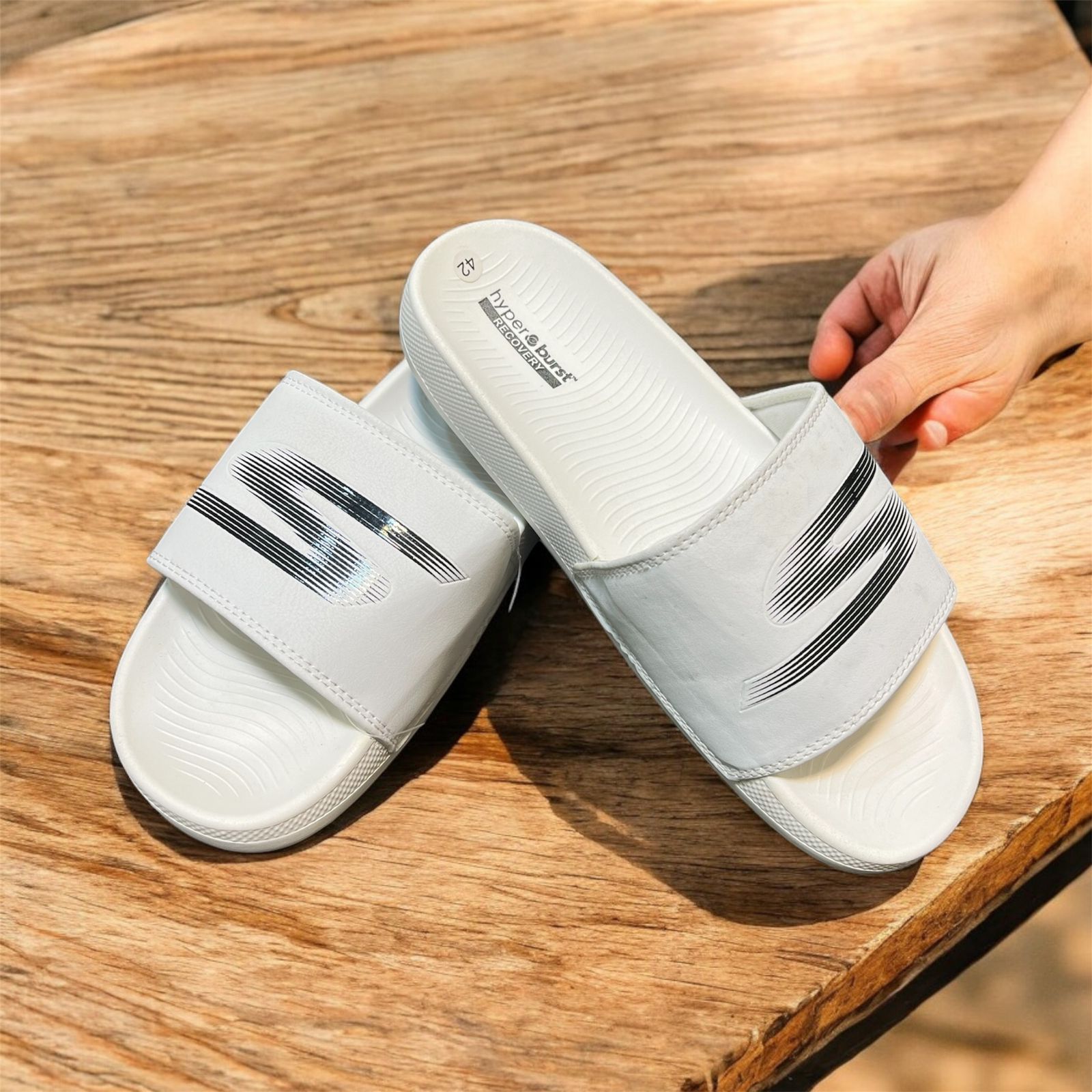 SKECHERS WHITE COMFORT SOFT SLIPPER