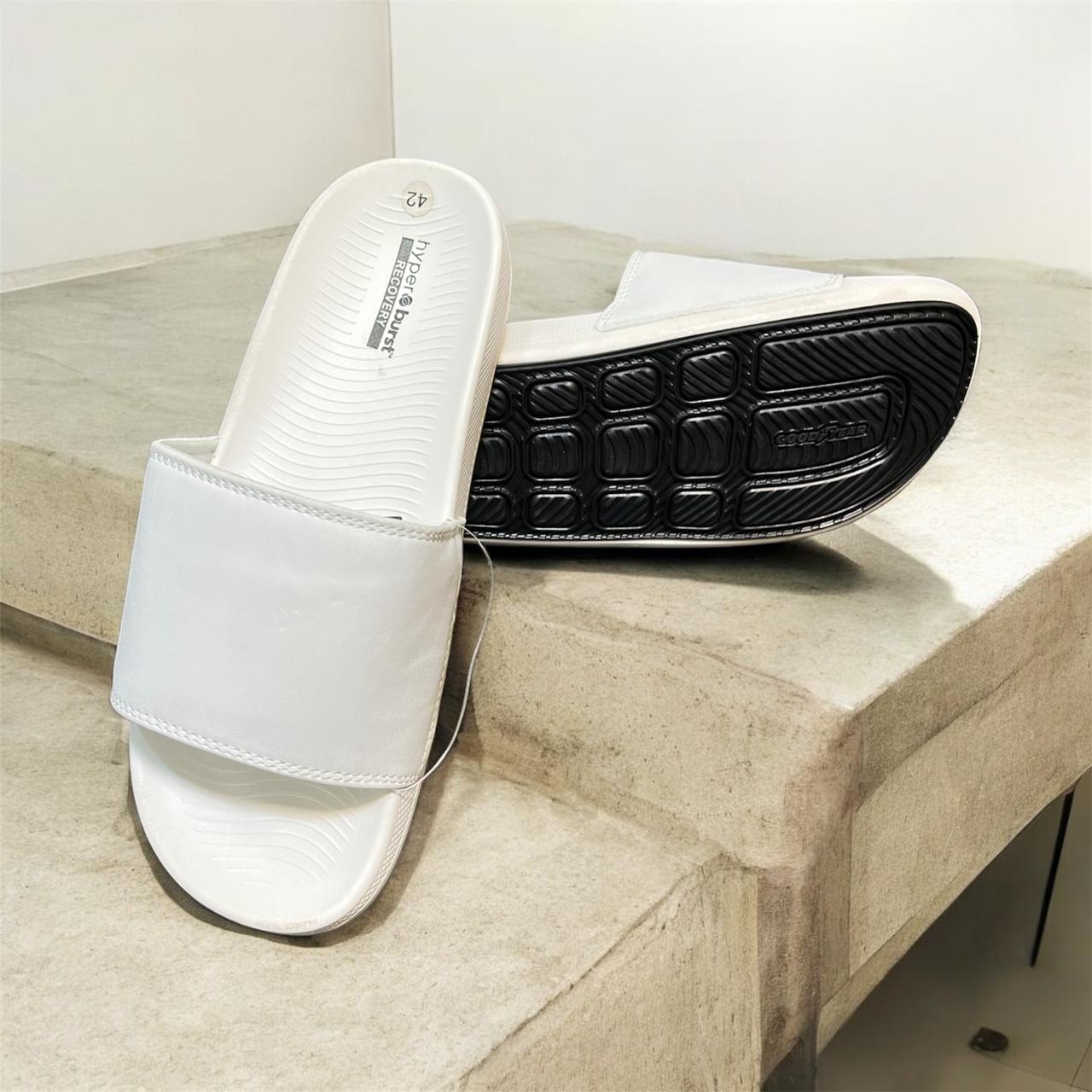 SKECHERS WHITE COMFORT SOFT SLIPPER