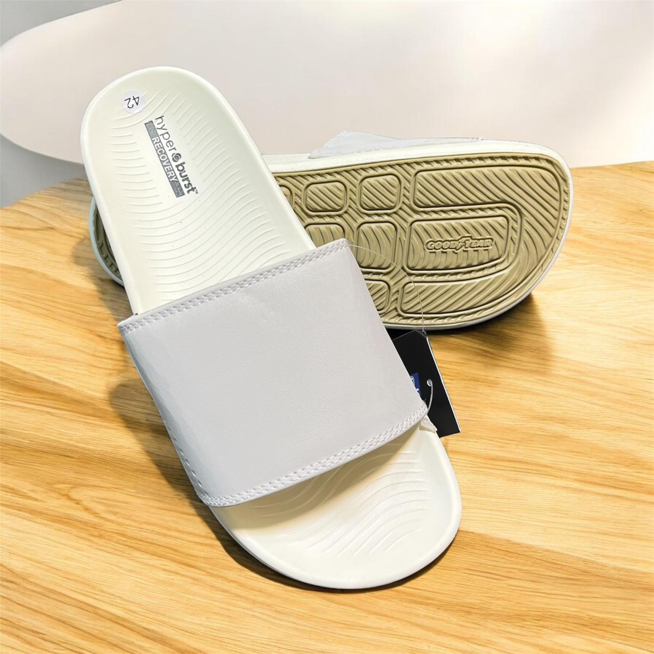 SKECHERS OFF WHITE COMFORT SOFT SLIPPER