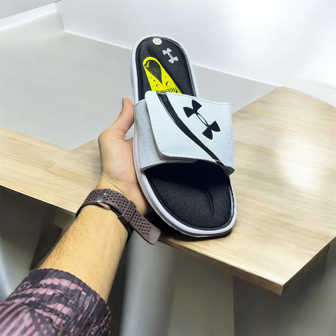 UNDER ARMORE WHITE SLIPPERS