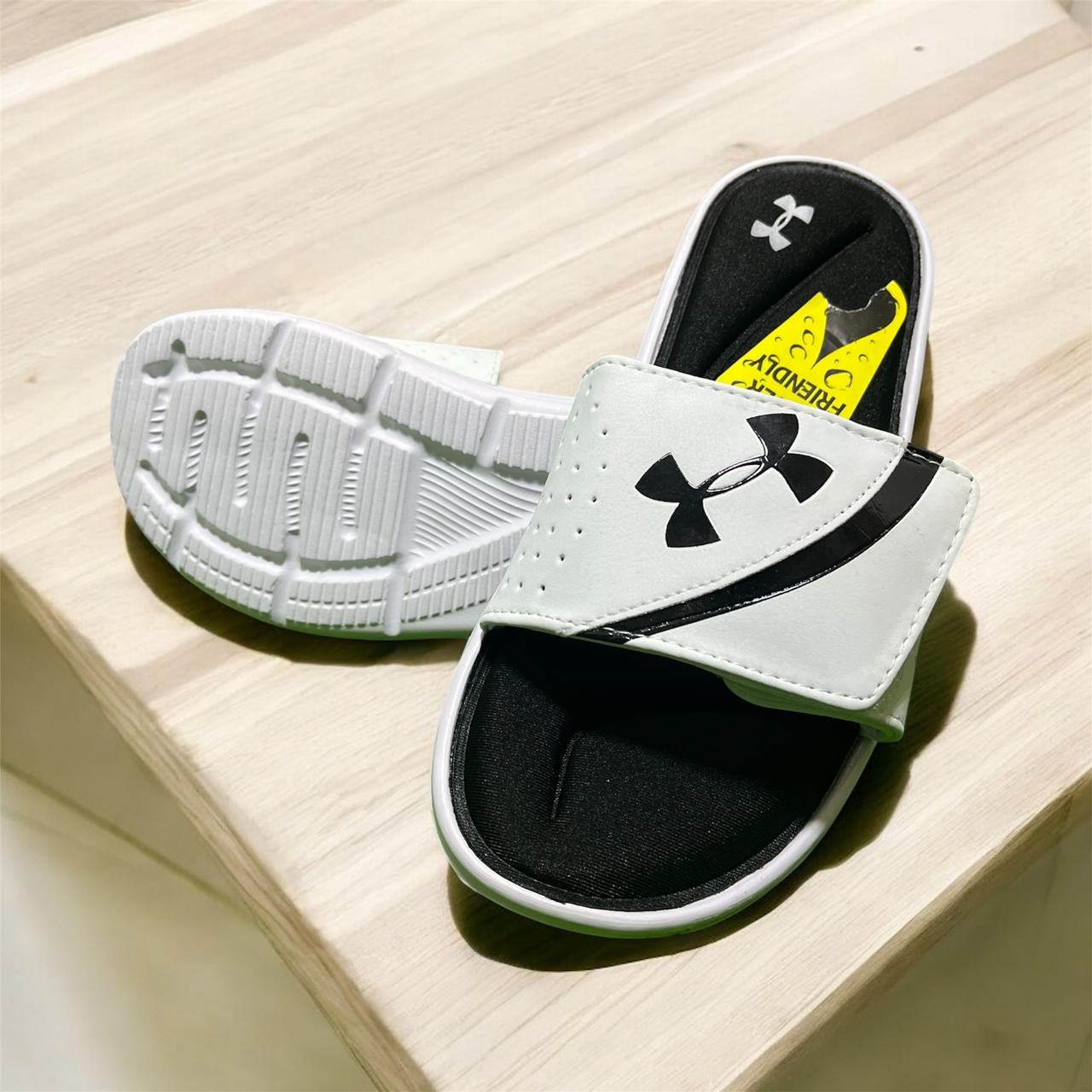 UNDER ARMORE WHITE SLIPPERS