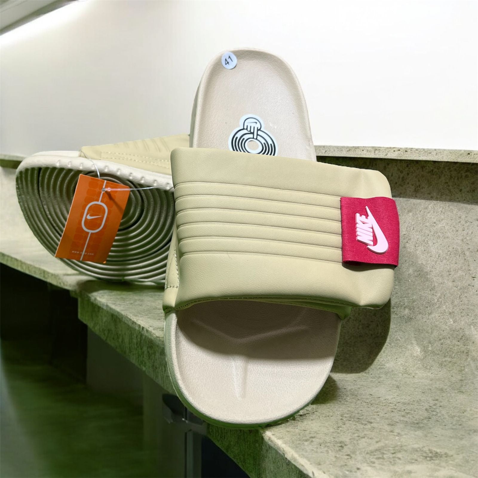 NIKE CREAM COLOR SLIPPERS