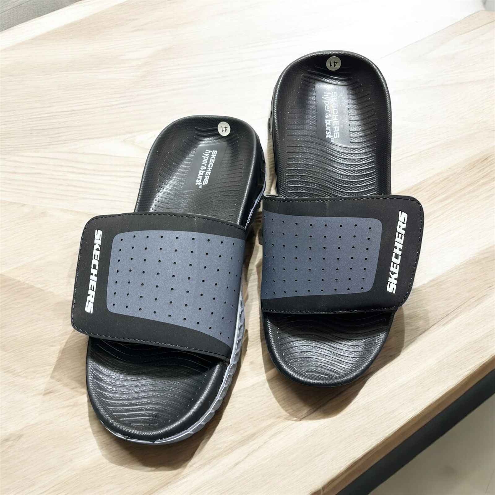 IMPORTED SKETCHER GO WALK SLIDES (USA1 BLACK+GREY)