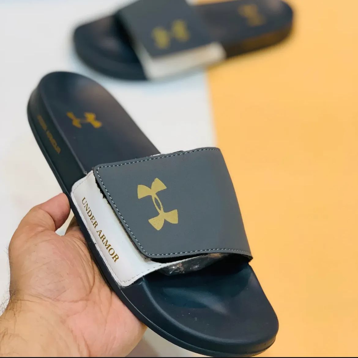 UNDER ARMORE ADJUSTABLE GREY