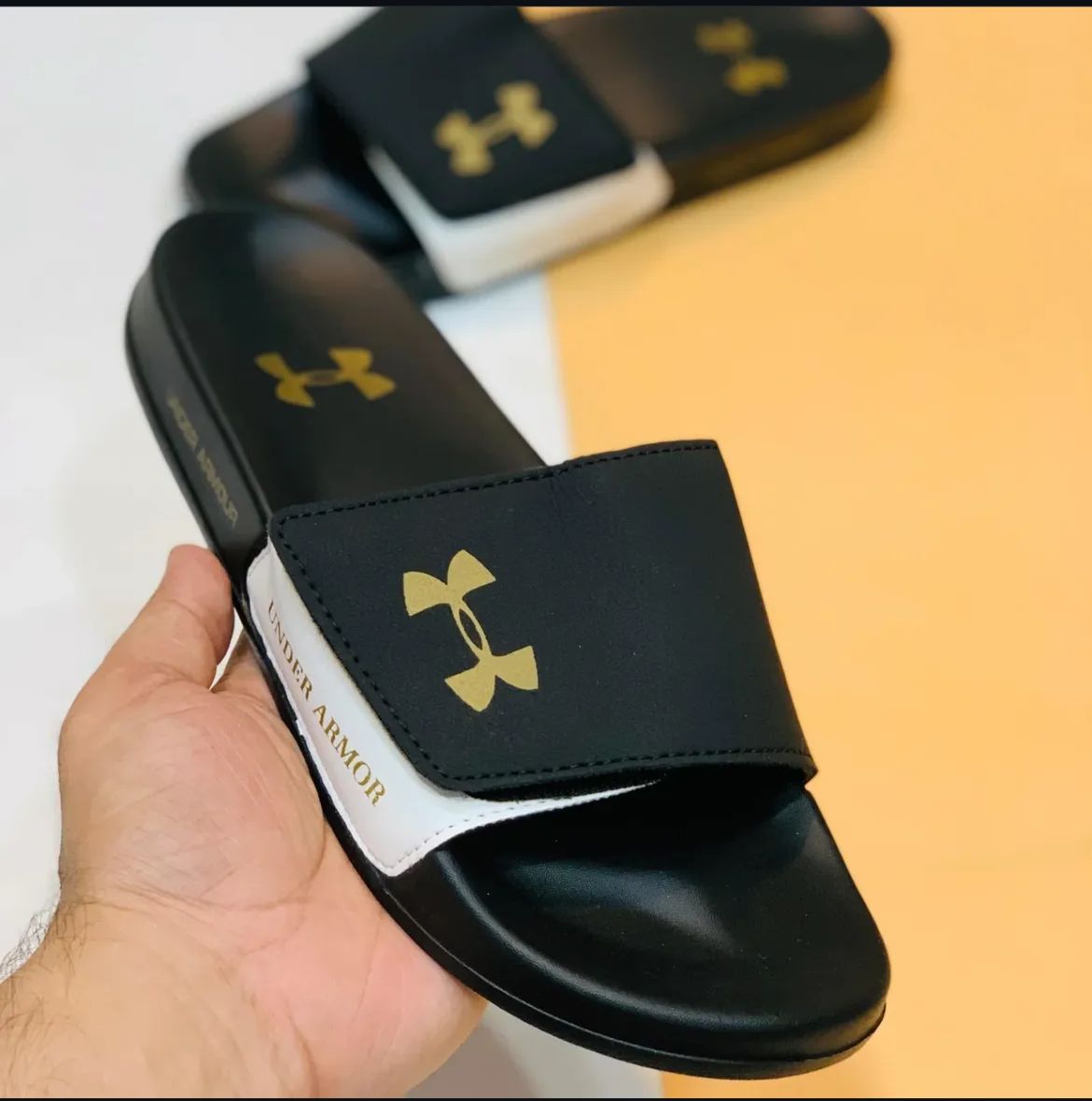 UNDER ARMORE ADJUSTABLE BLACK