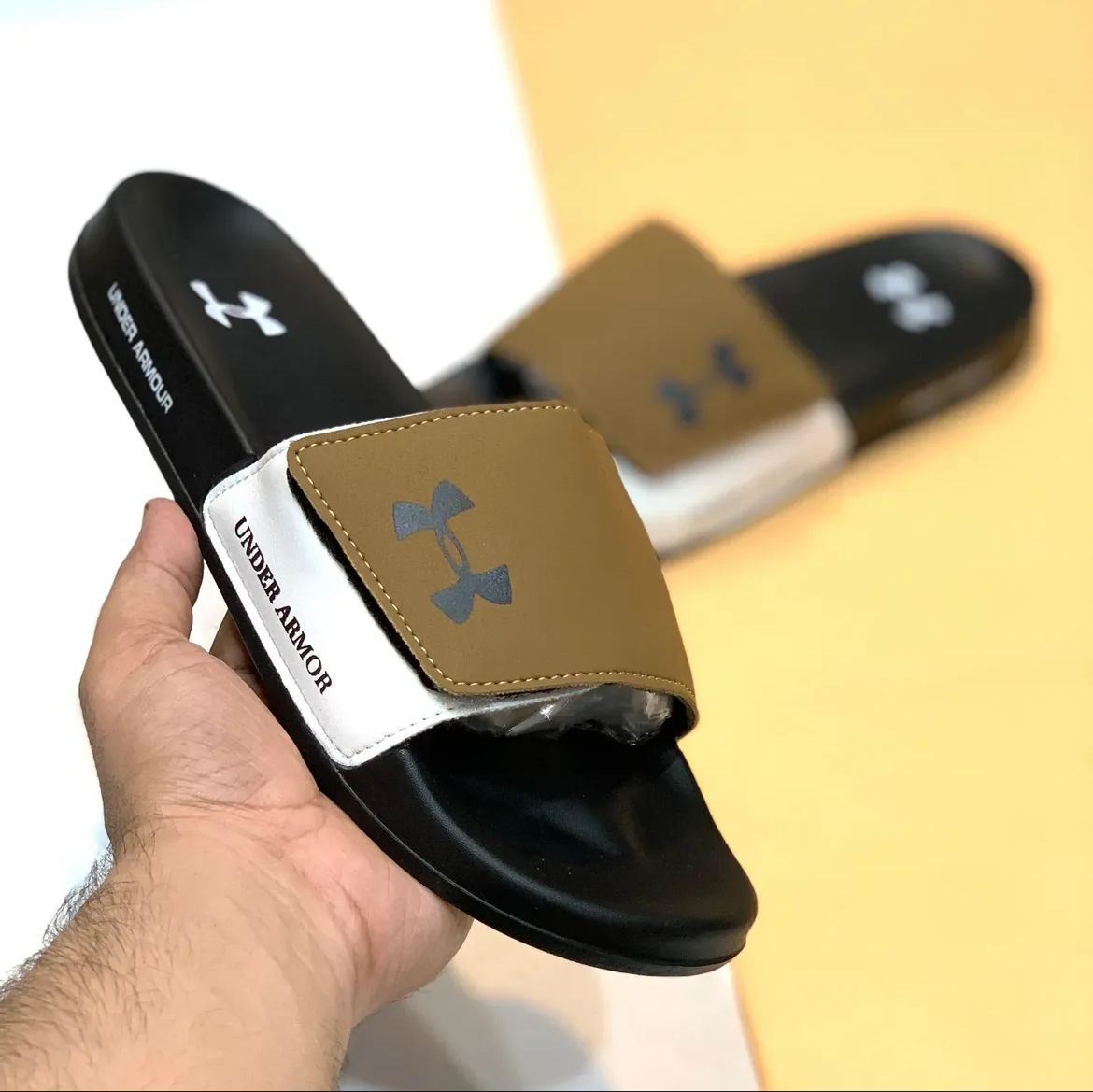 UNDER ARMORE ADJUSTABLE BROWN