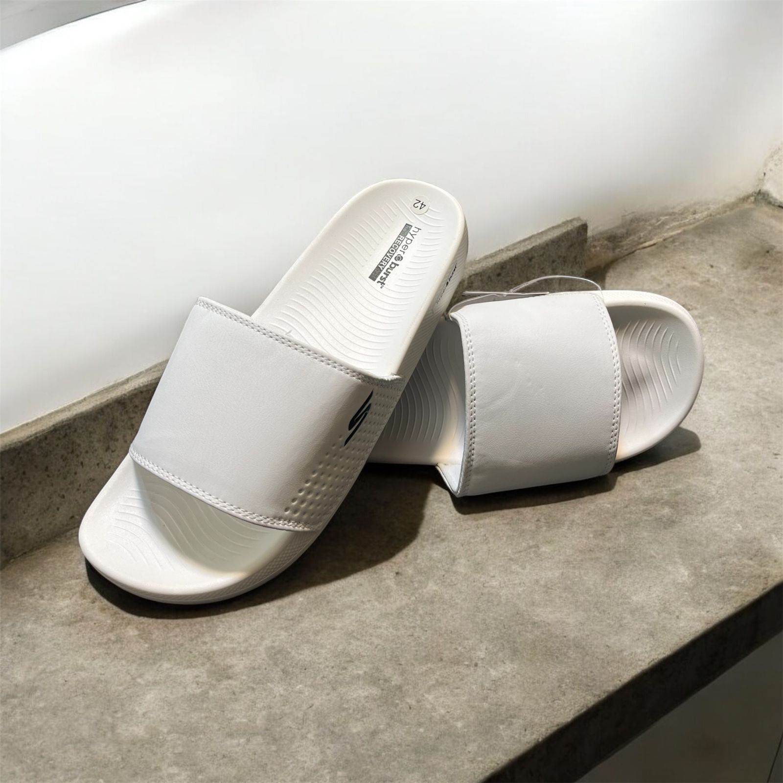 SKECHERS WHITE COMFORT SOFT SLIPPER